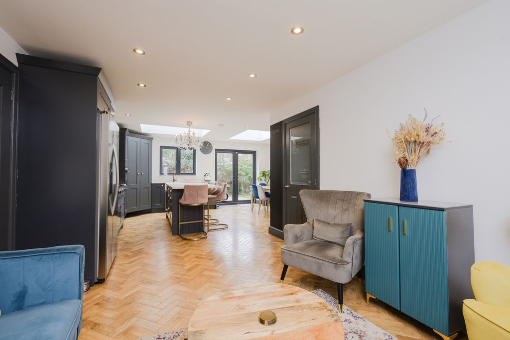 Property photo 3 of 22 Picture No. 21