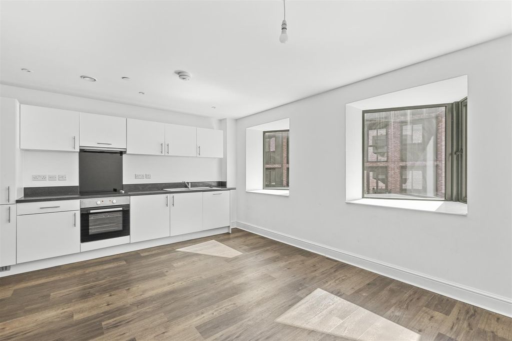 Property photo 2 of 9 Kitchen