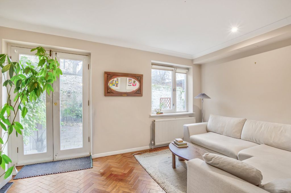 Property photo 2 of 21 Picture No. 20