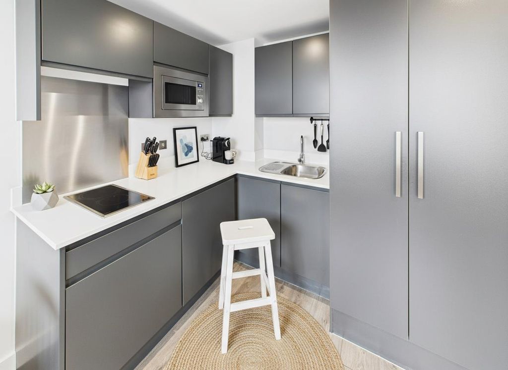 Property photo 3 of 18 Cam04720G0-Pr0096-Still002-001.Jpg