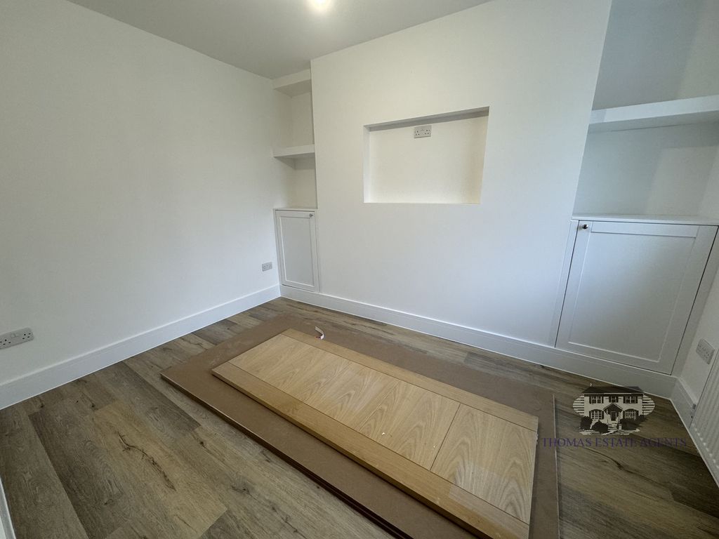 Property photo 2 of 10 Lounge