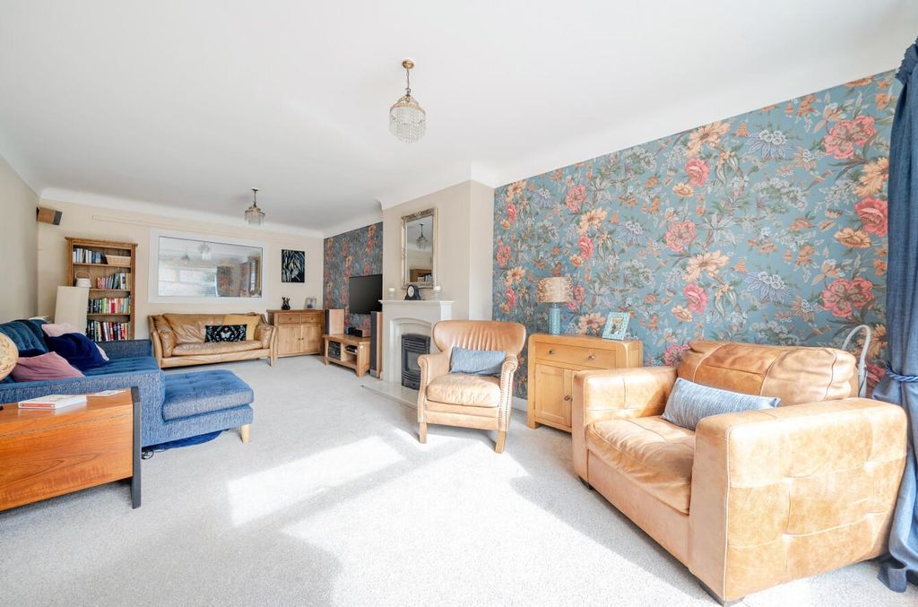 Property photo 2 of 18 Maytree Road 29 (13).Jpg