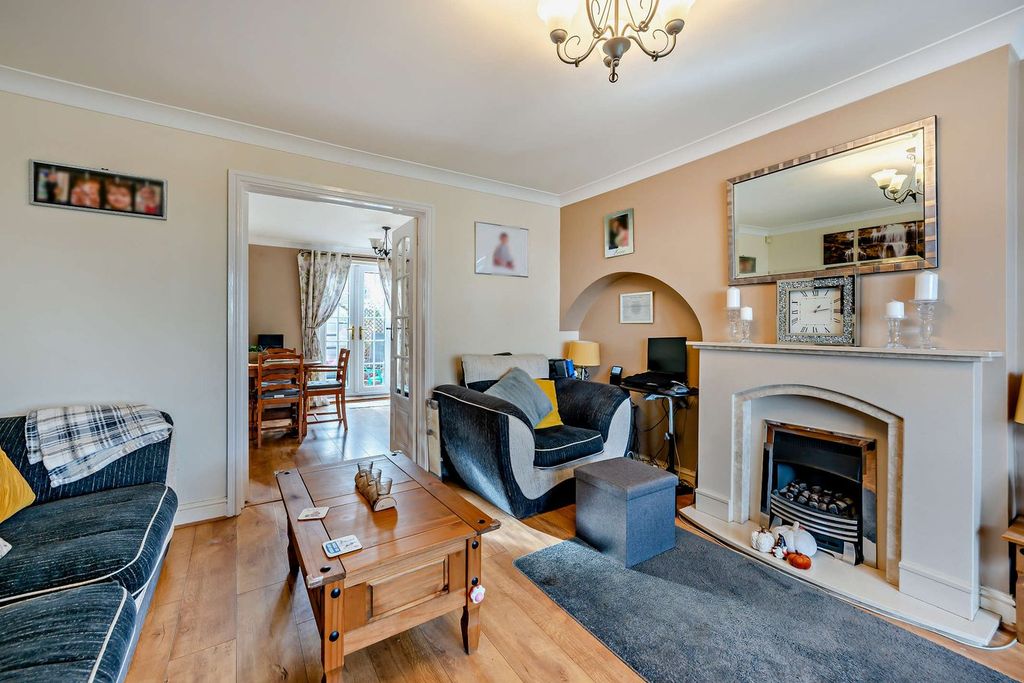 Property photo 3 of 27