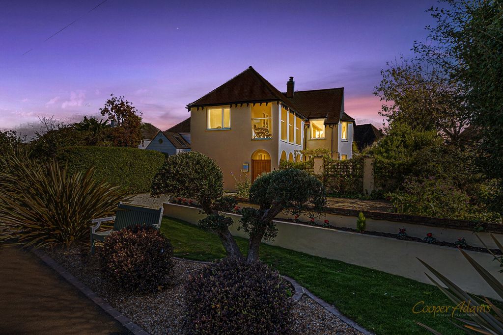 Property photo 1 of 21 Twilight