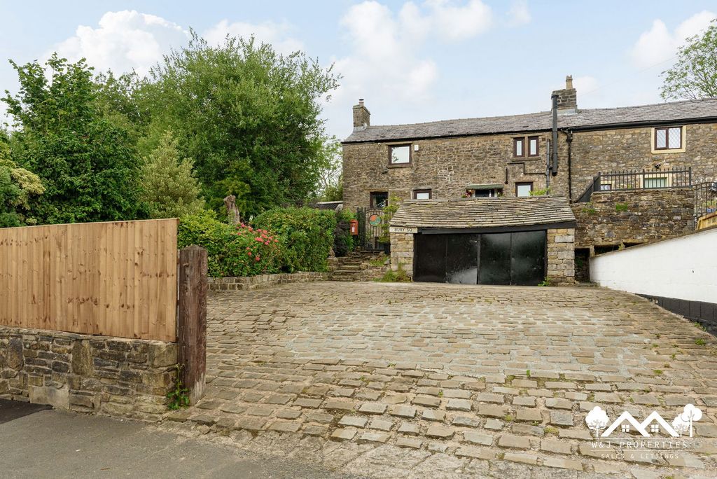 Property photo 2 of 39