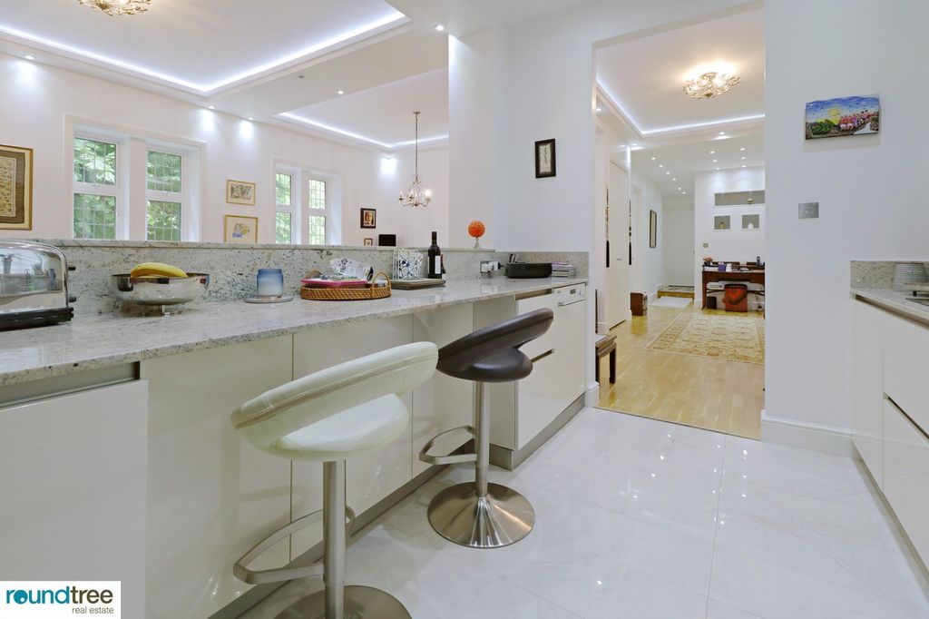 Property photo 3 of 7 (Main)