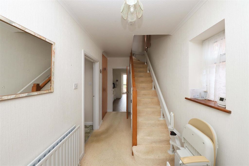 Property photo 2 of 14 Hall