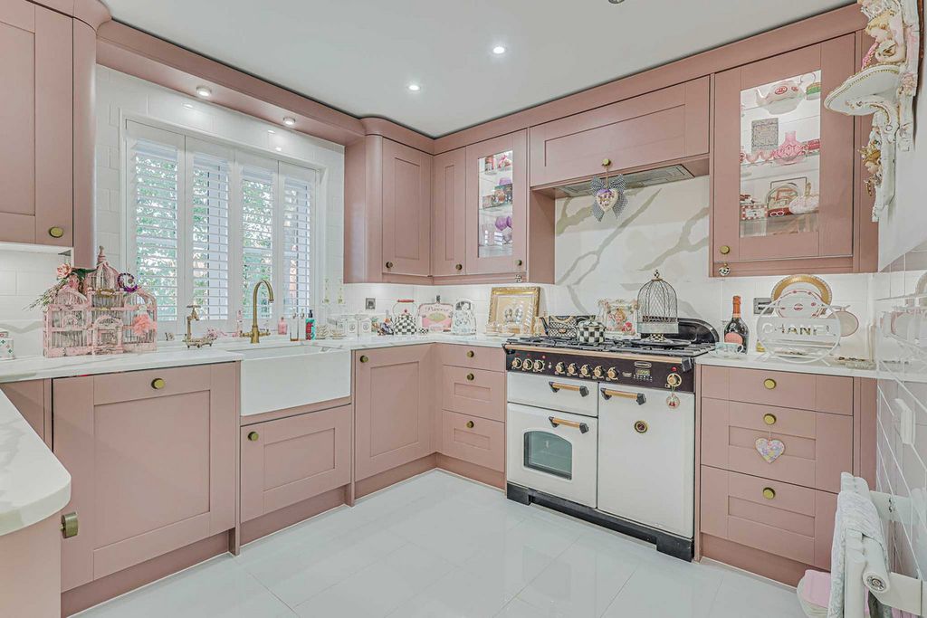 Property photo 3 of 33