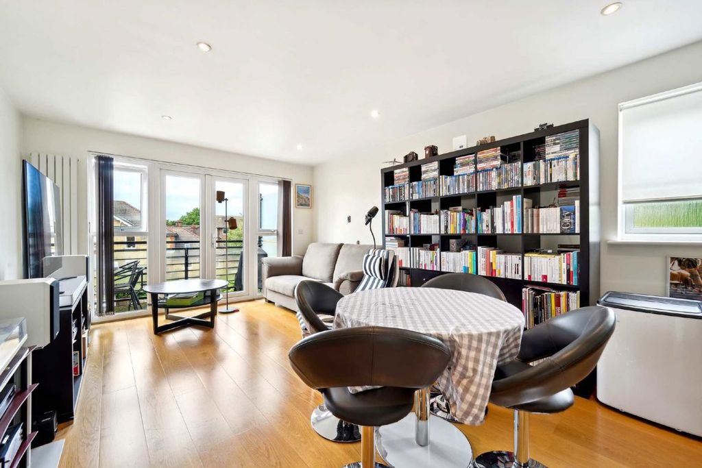 Property photo 2 of 6