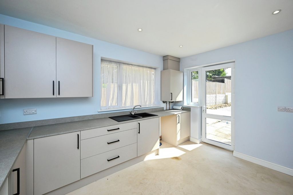 Property photo 2 of 17 Photo