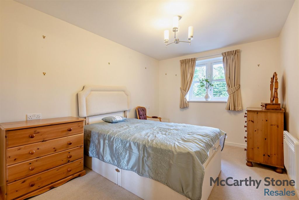 Additional image 10 of 1 bed flat for saleRadford Court, Tower Road, Liphook GU30