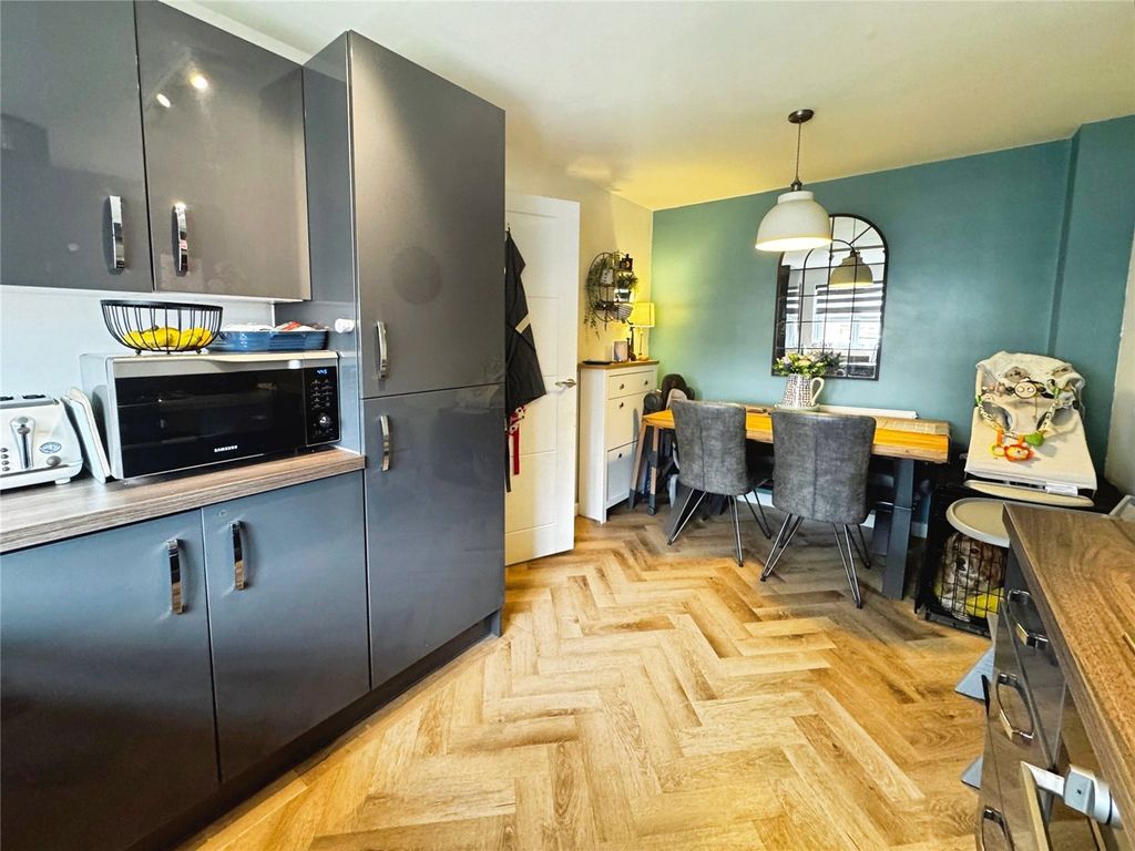 Property photo 3 of 16 Dining Kitchen
