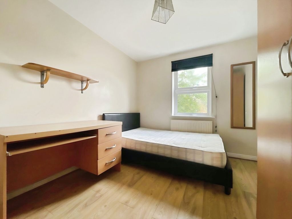 Property photo 3 of 10 Bedroom