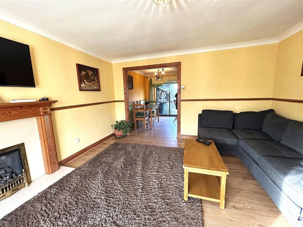 Property photo 2 of 16 Lounge