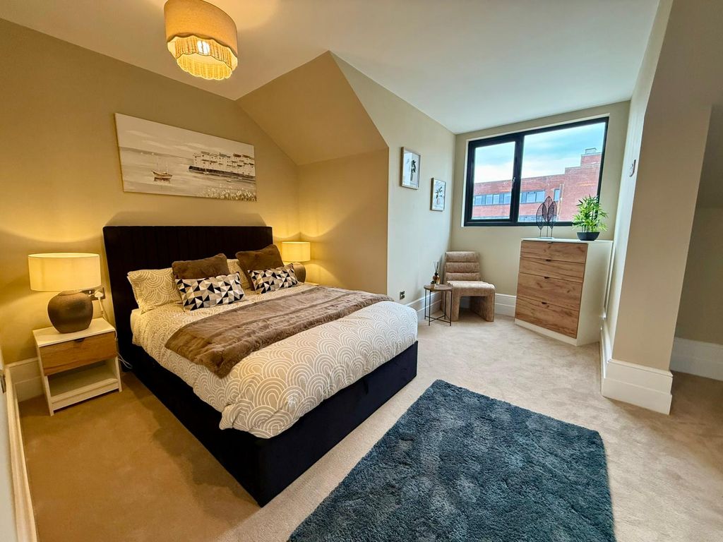 Property photo 1 of 11 Luxury Two-Bedroom Fully Furnished Apartment With En-Suite
