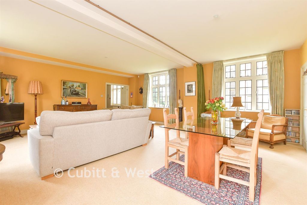 Property photo 1 of 25 Lounge/Dining Room