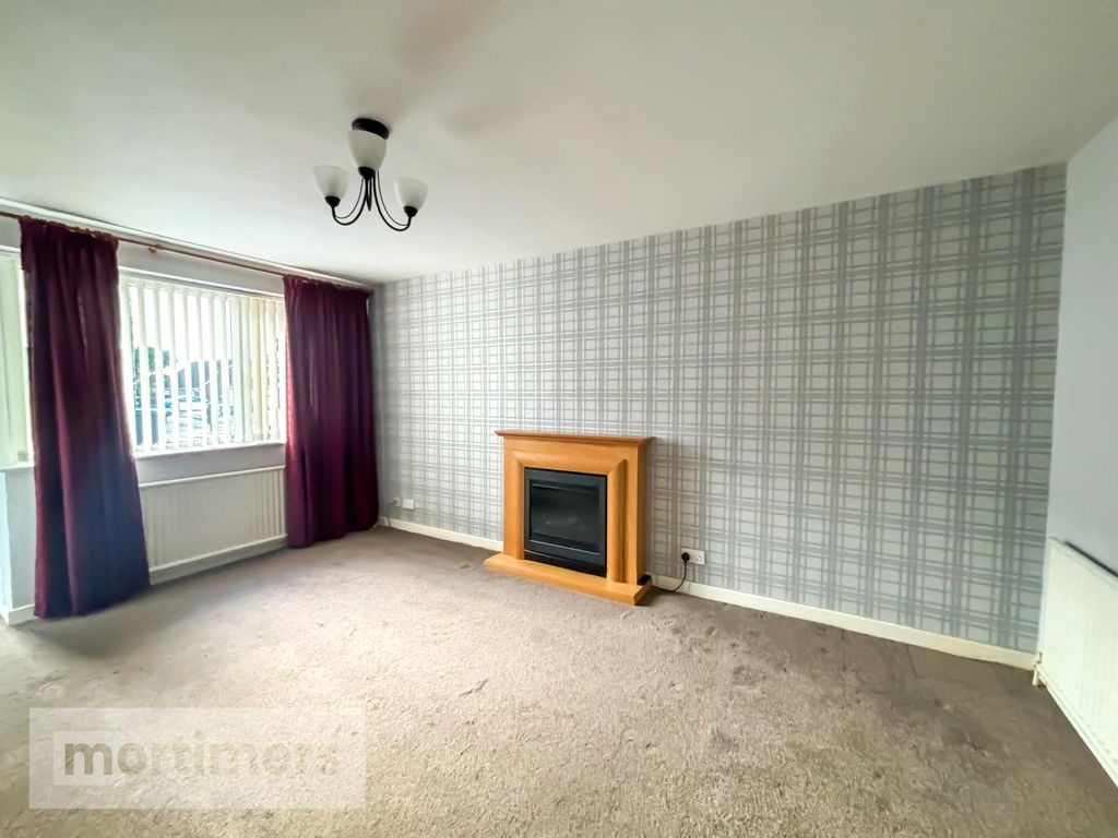 Property photo 3 of 17 Living Room