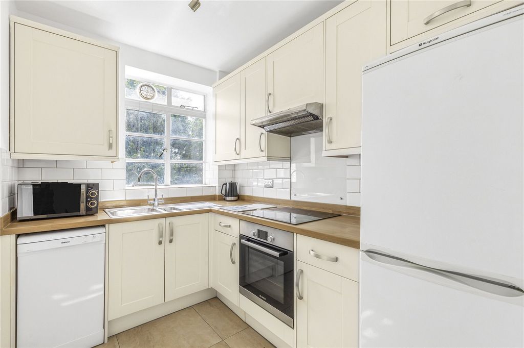 Property photo 2 of 9 Kitchen