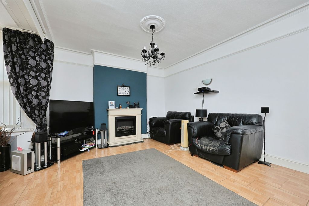 Property photo 3 of 13