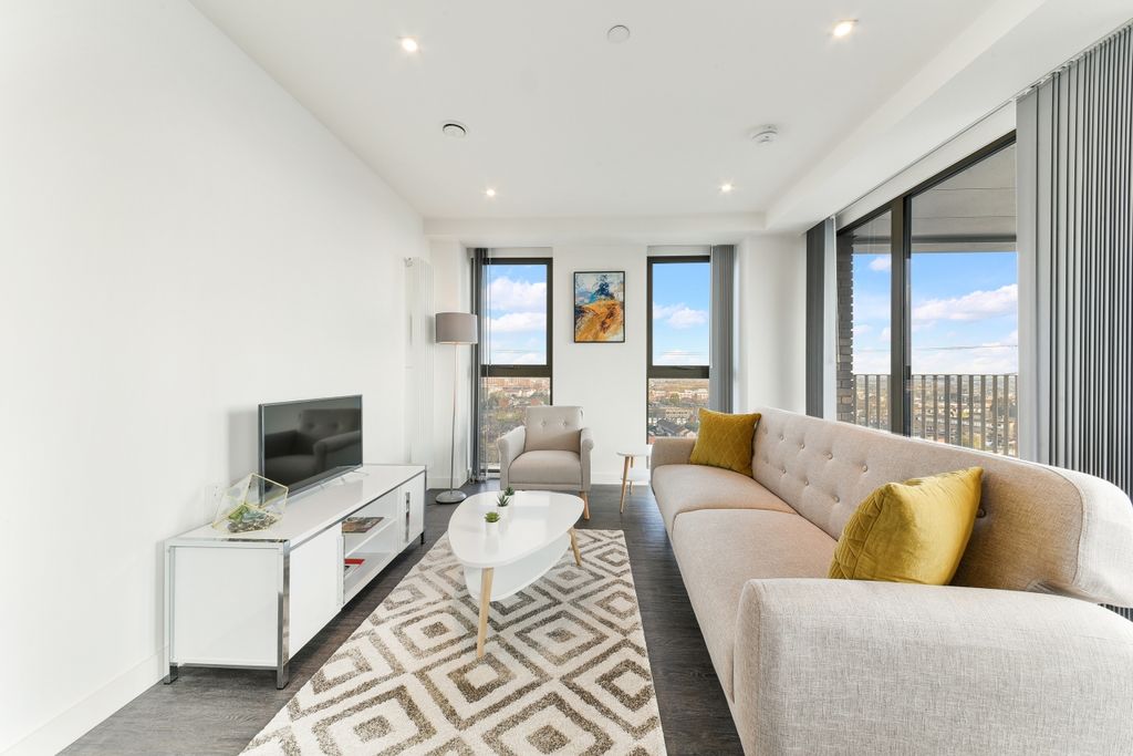 Property photo 2 of 10 Western Gateway, Roy