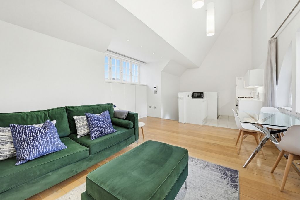 Property photo 2 of 11 2, 20 Swallow St (2)