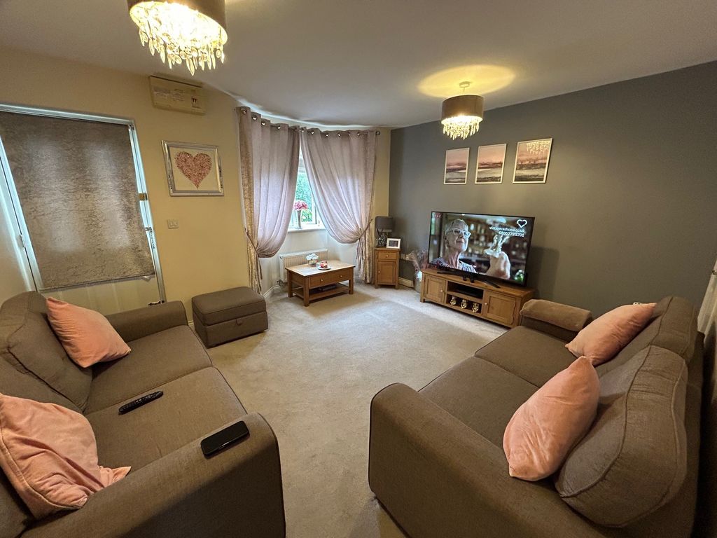 Property photo 2 of 11