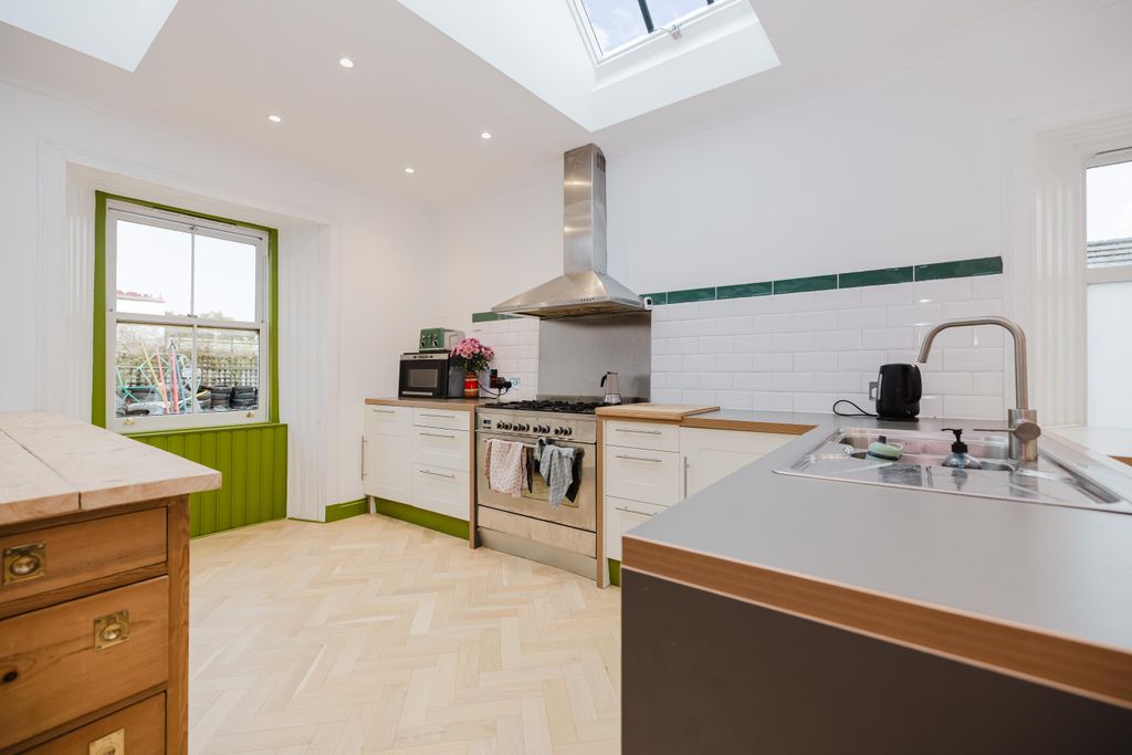 Property photo 3 of 18