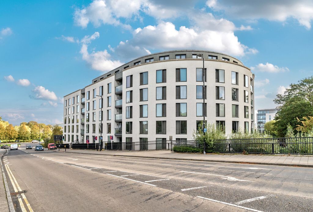 Property photo 1 of 9 1360472-1-68Dbdcd...