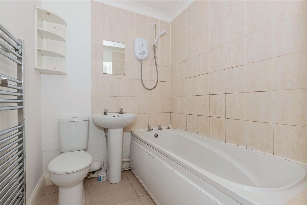 Property photo 3 of 8 4 88 South Terrace_3.Jpg