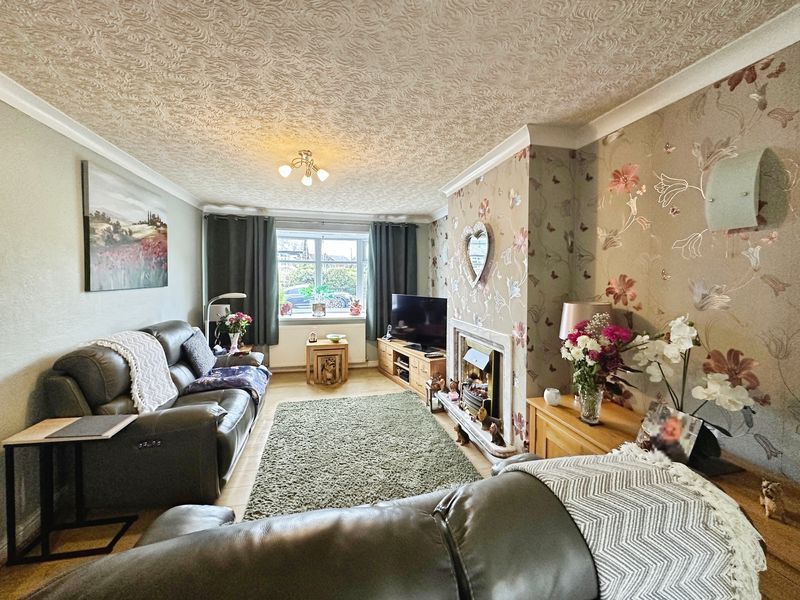 Property photo 3 of 13 Lounge