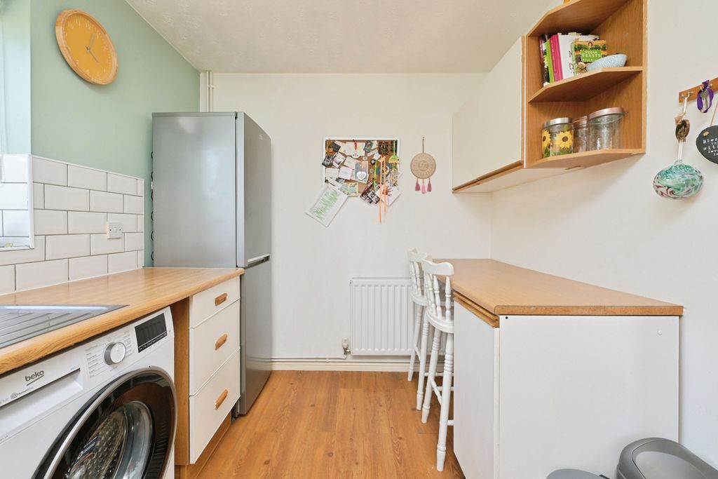 Property photo 3 of 11