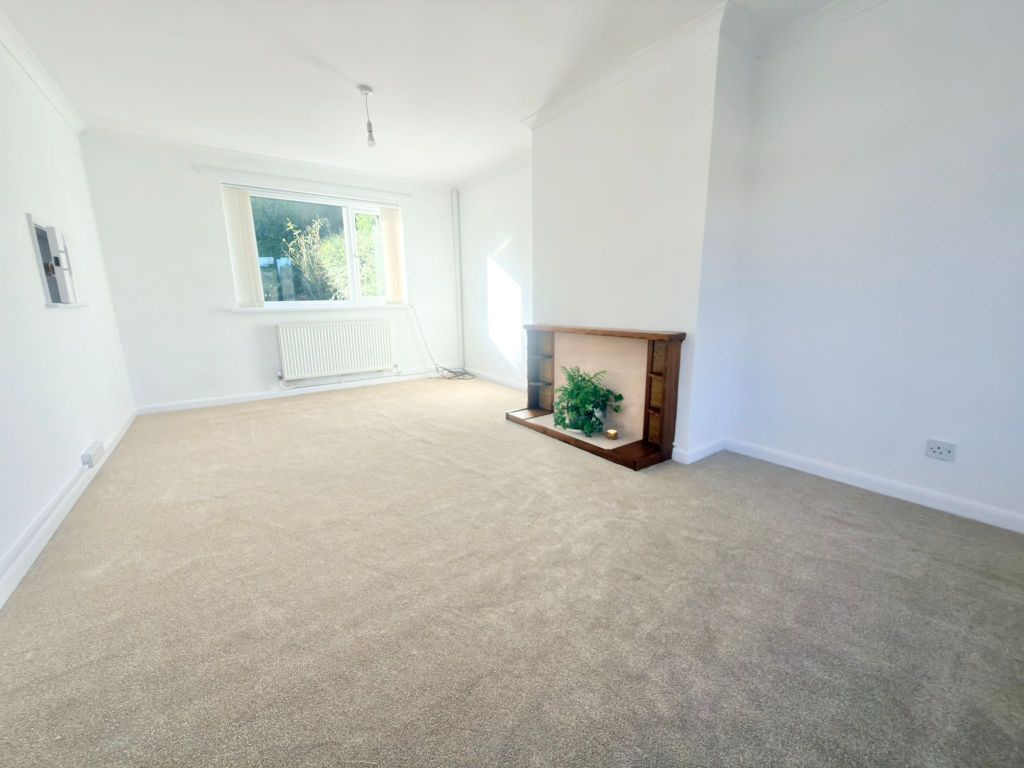 Property photo 2 of 11 Living Room