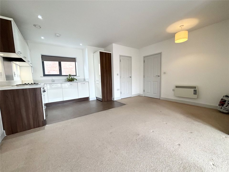 Property photo 3 of 9 Lounge1