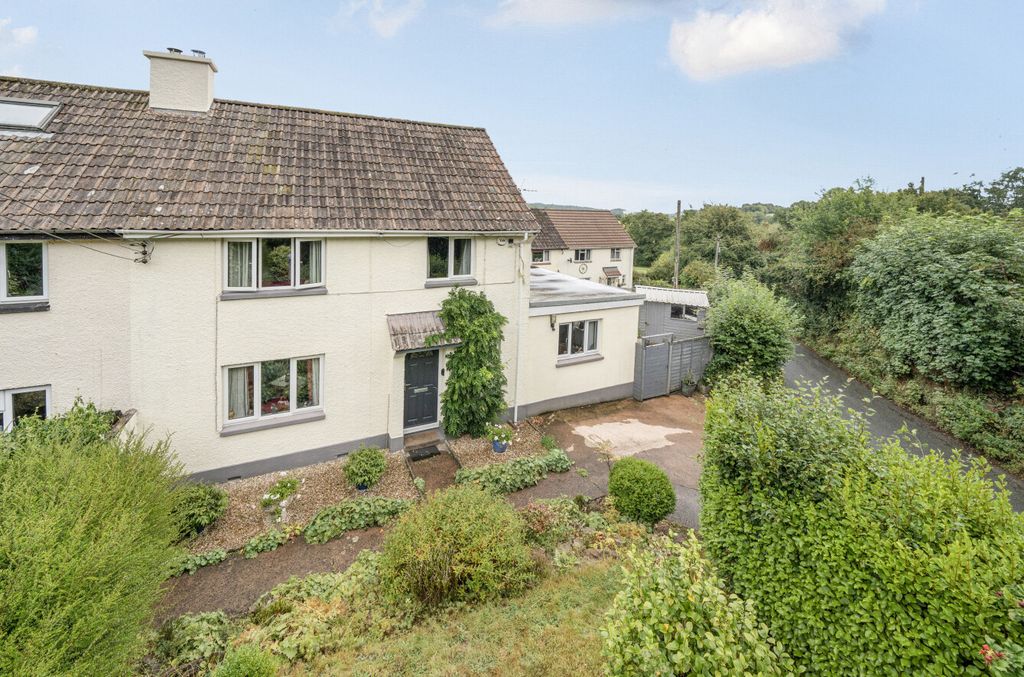 Property photo 1 of 24 Oakford, Seddons