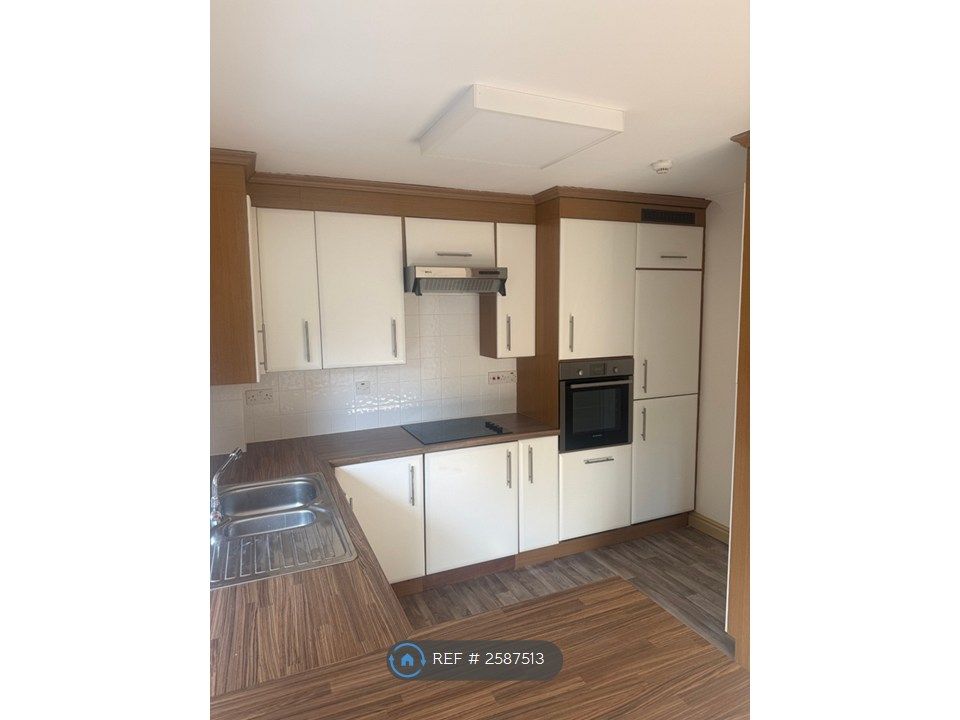 Property photo 1 of 7 Kitchen Area