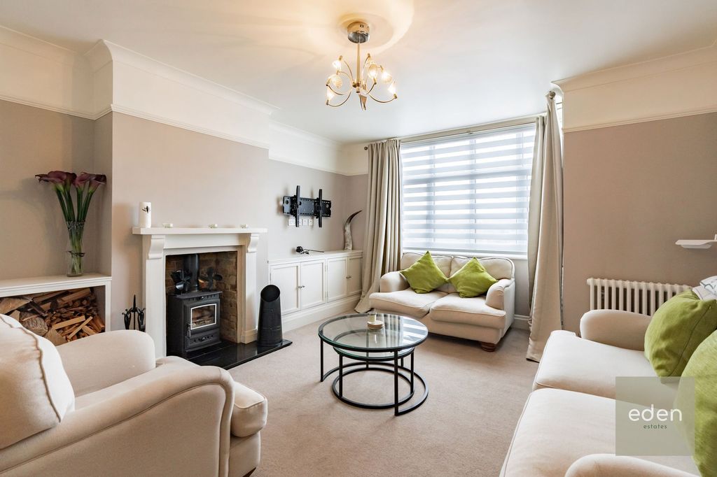 Property photo 3 of 36