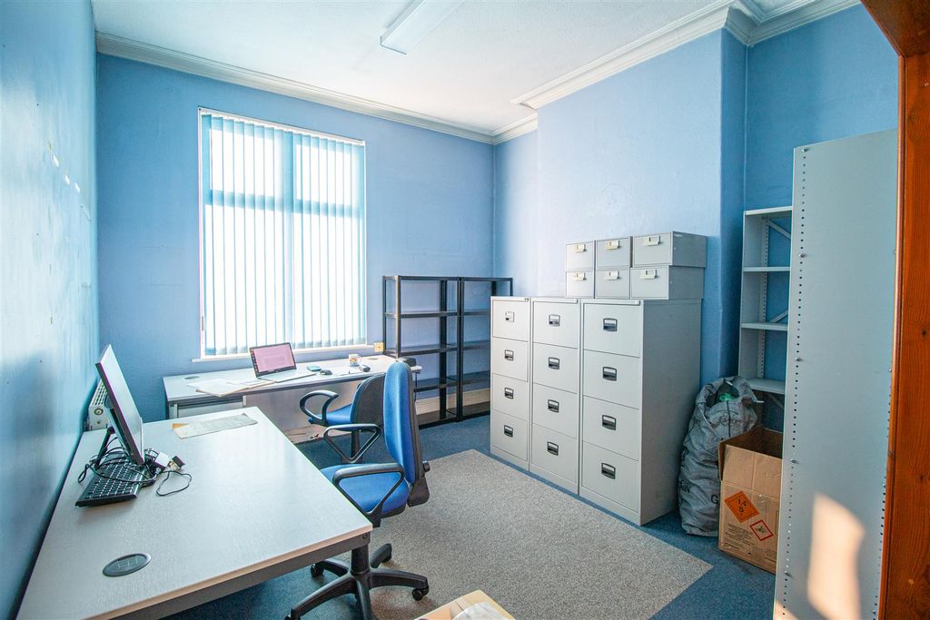 Property photo 3 of 11 Reception 2