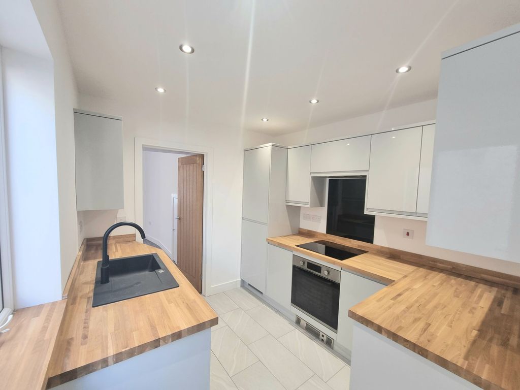 Property photo 3 of 16 Kitchen