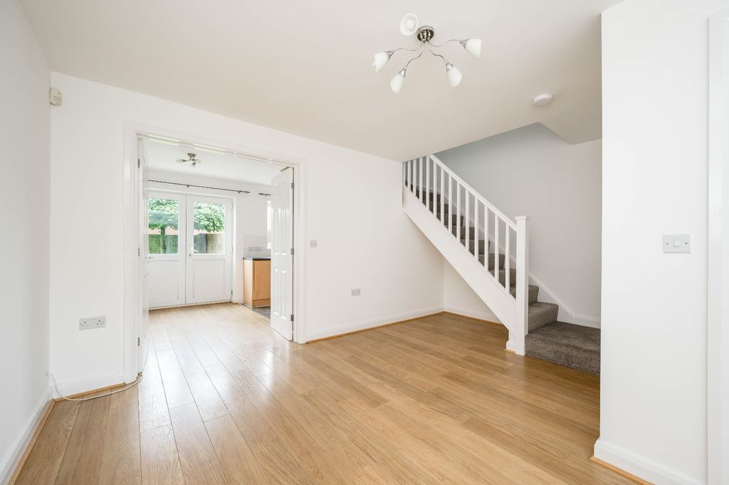 Property photo 2 of 12 2711294