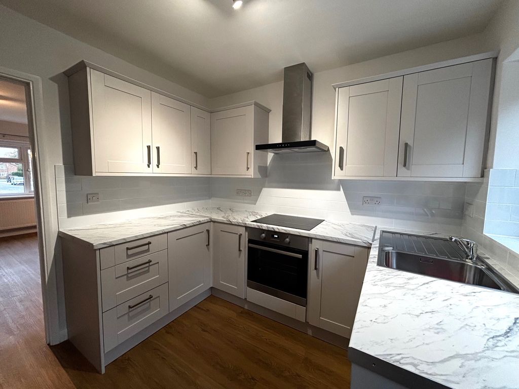 Property photo 3 of 10 Kitchen