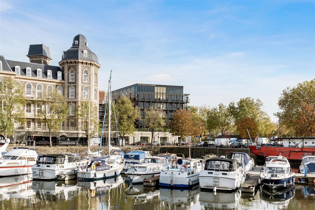 Property photo 1 of 26 1 Bathurst Basin.Jpg