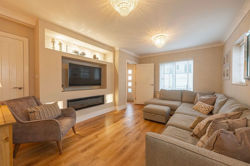 Property photo 3 of 47