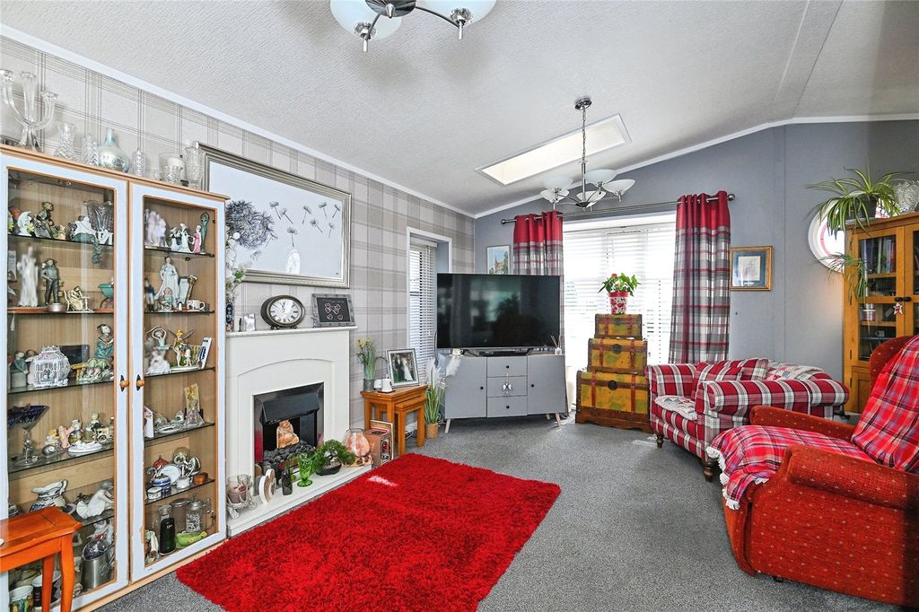 Property photo 2 of 16 Picture No. 12