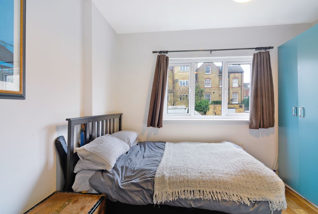 Property photo 3 of 8 Bedroom