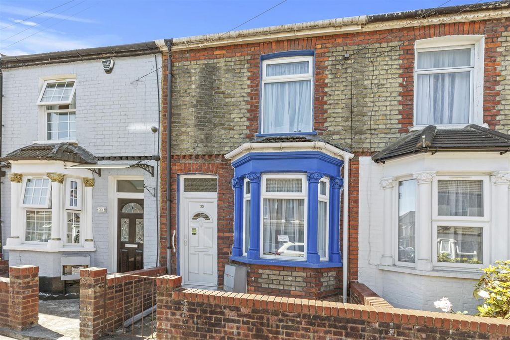 Property photo 1 of 13 23 Upper Green Street, Hp11 2Rb-9.Jpg