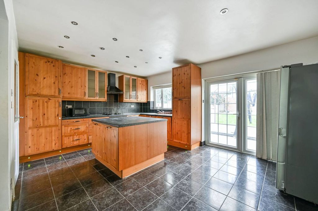 Property photo 3 of 10