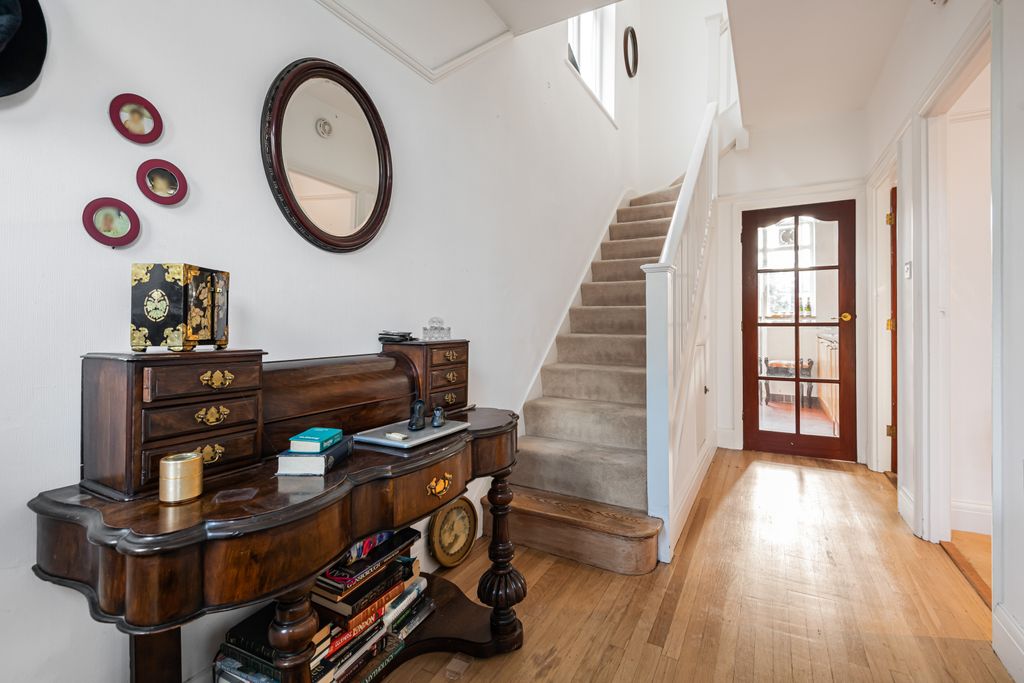 Property photo 3 of 23