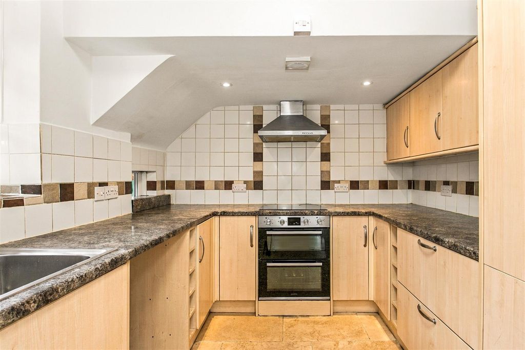 Property photo 2 of 25 12 The Street 26.Jpg