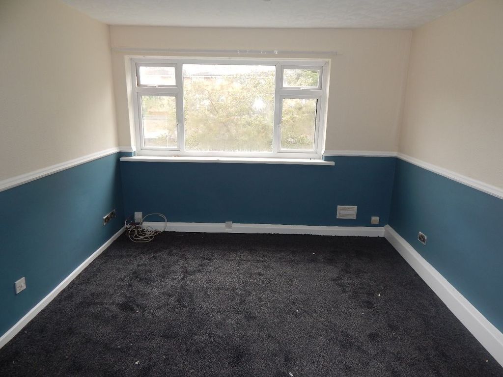 Property photo 2 of 18 Living Room
