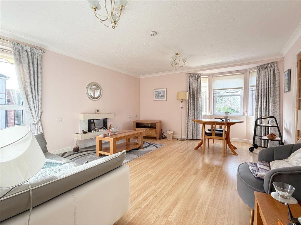 Property photo 2 of 7 Lounge